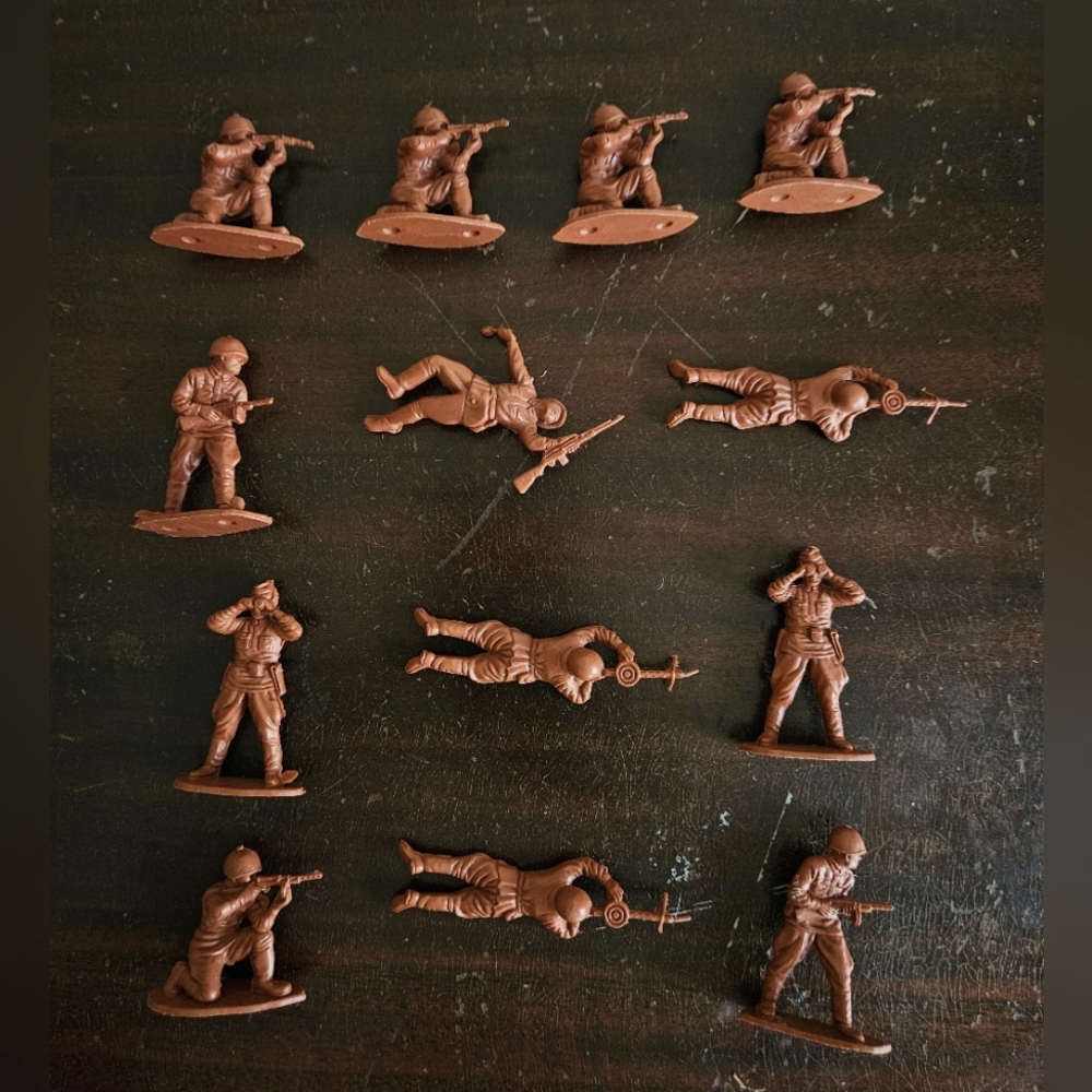 Vintage 1960s 13 Piece Lot Airfix Russian WWII Toy Soldiers. Unique Set.